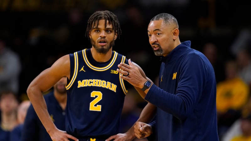 Michigan head coach Juwan Howard talks with forward Tray Jackson (2) during the first half of...