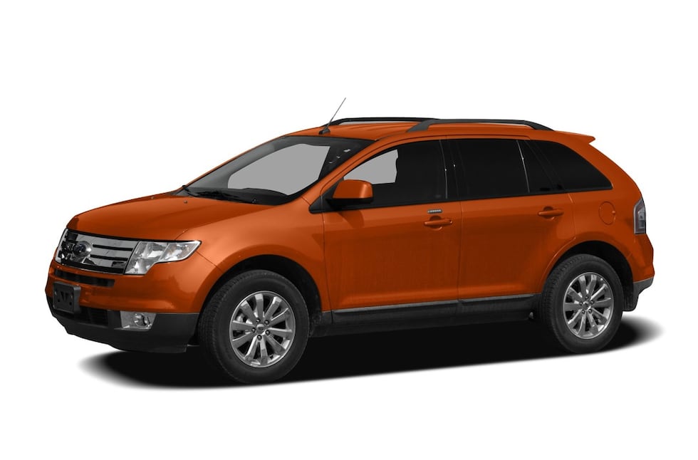 Casey and Vicky are driving a 2007 Ford Edge