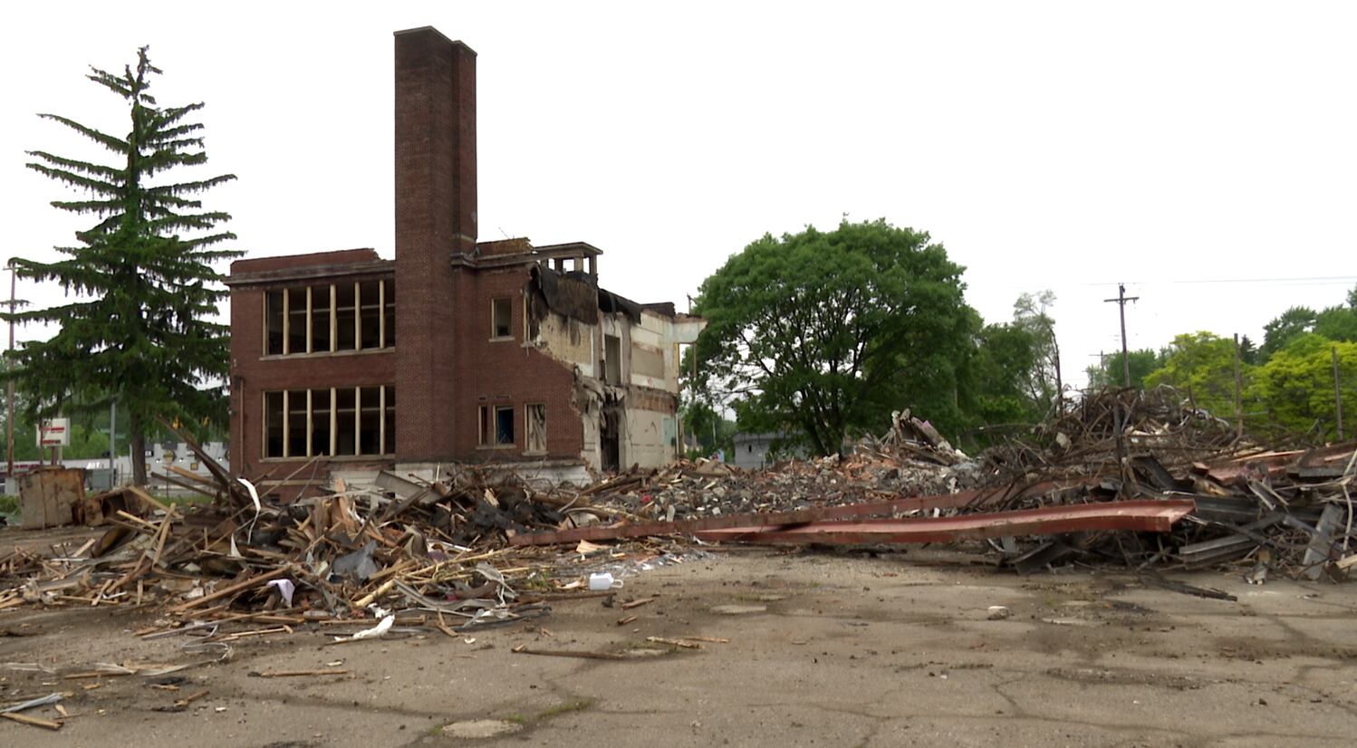 Demolition begins on historic southwest Lansing school - Vimarsana News