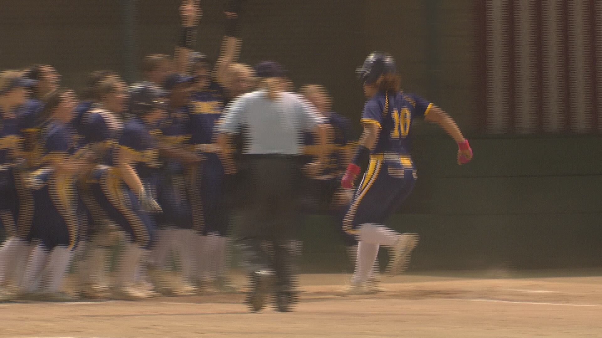 Leslie and Grand Ledge advance to the Softball Classic Championship - Vimarsana News